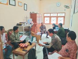 berteman dengan pendamping desa